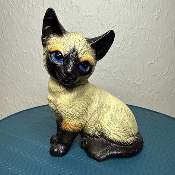 Vintage Blue Eyed Siamese Cat Hand Painted Figurine House of Global Art Japan - Picture 1 of 13